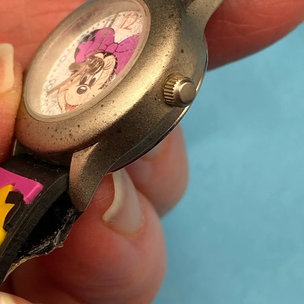 DISNEY Minnie Mouse Disney Store Ladies Girls Watch Pink Silicone Band